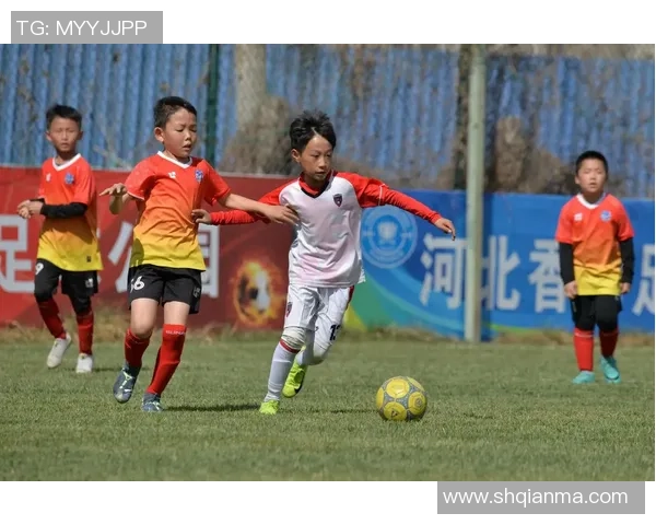 与足球明星亲密接触的综艺节目带你领略不一样的精彩瞬间和幕后故事