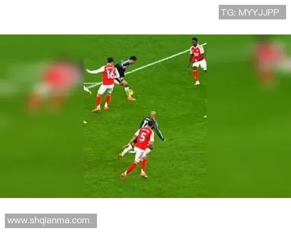 足球名员的传奇故事与他们在绿茵场上的辉煌瞬间回顾